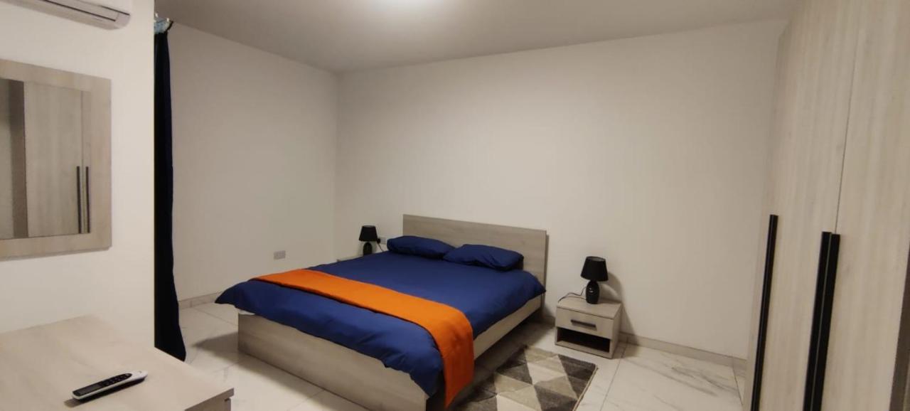 Blu-M Central Qormi Kültér fotó