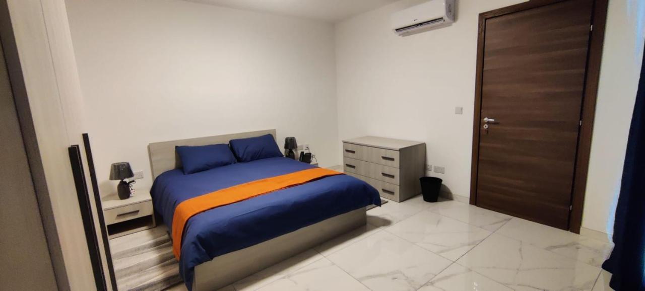 Blu-M Central Qormi Kültér fotó