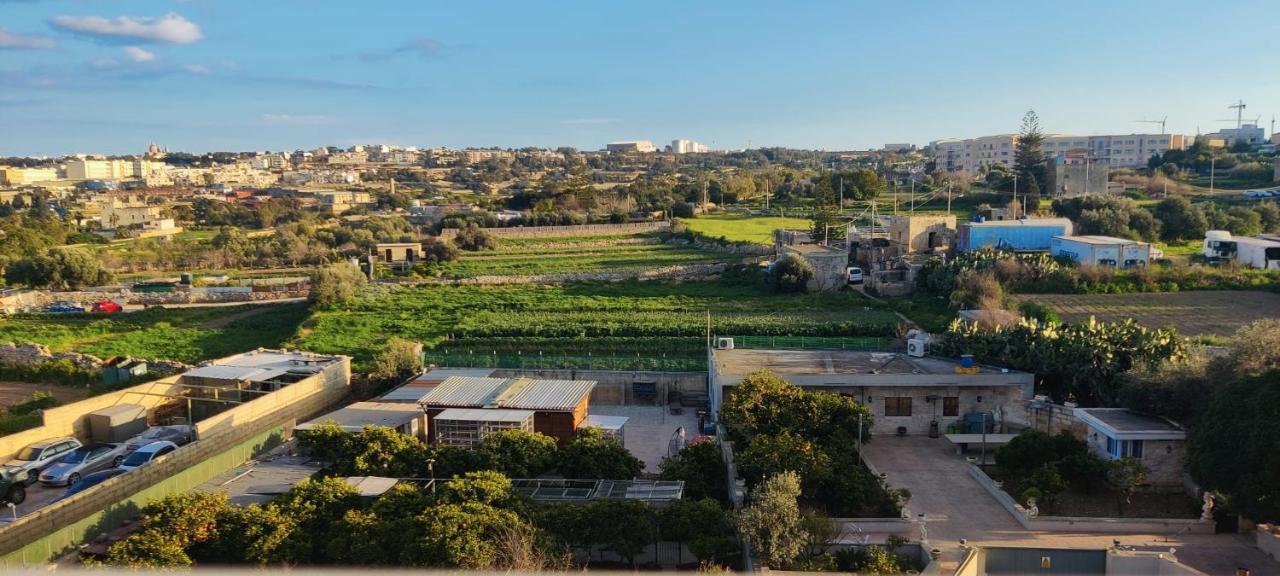 Blu-M Central Qormi Kültér fotó