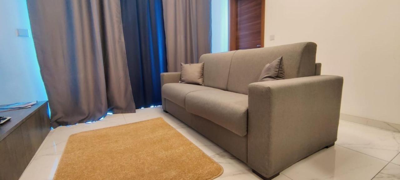 Blu-M Central Qormi Kültér fotó