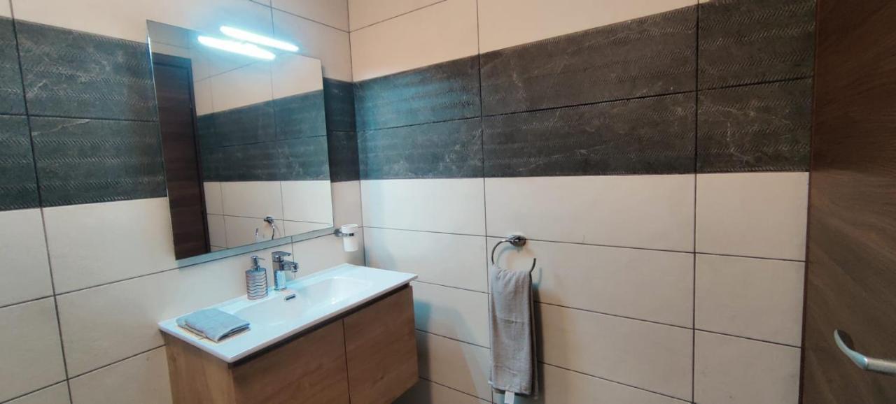 Blu-M Central Qormi Kültér fotó