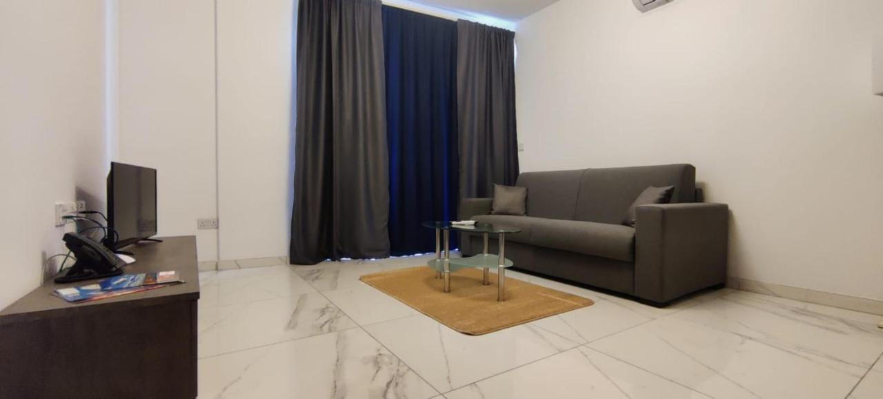 Blu-M Central Qormi Kültér fotó
