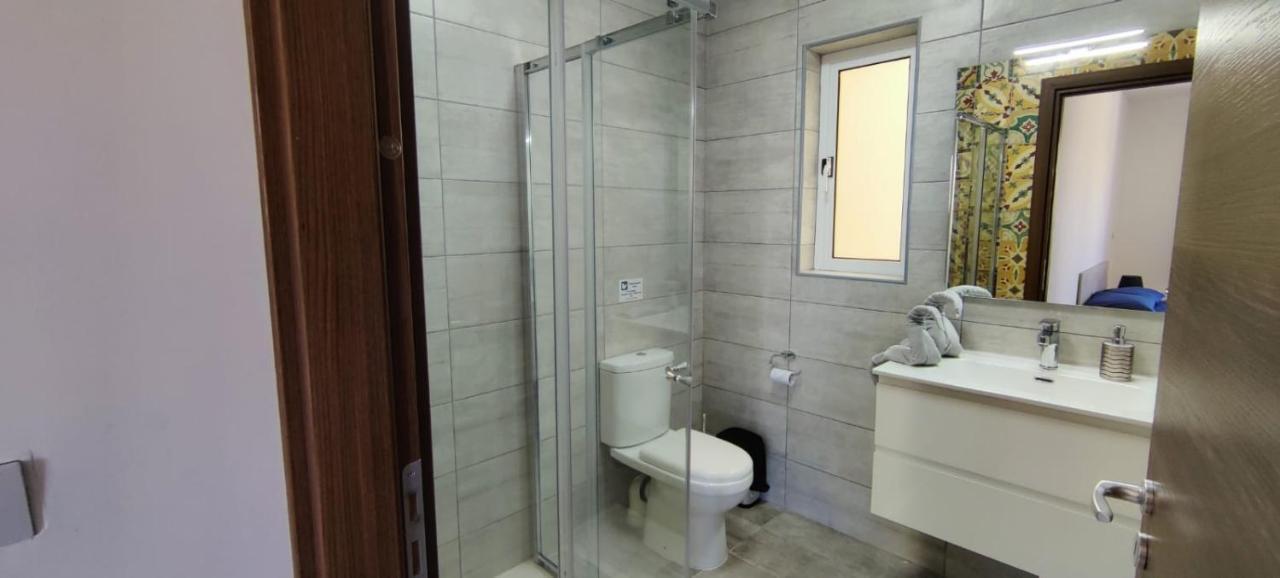 Blu-M Central Qormi Kültér fotó