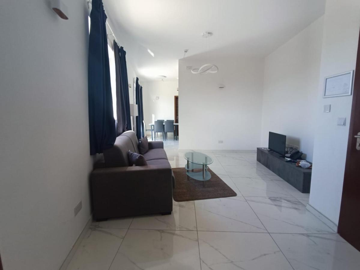 Blu-M Central Qormi Kültér fotó