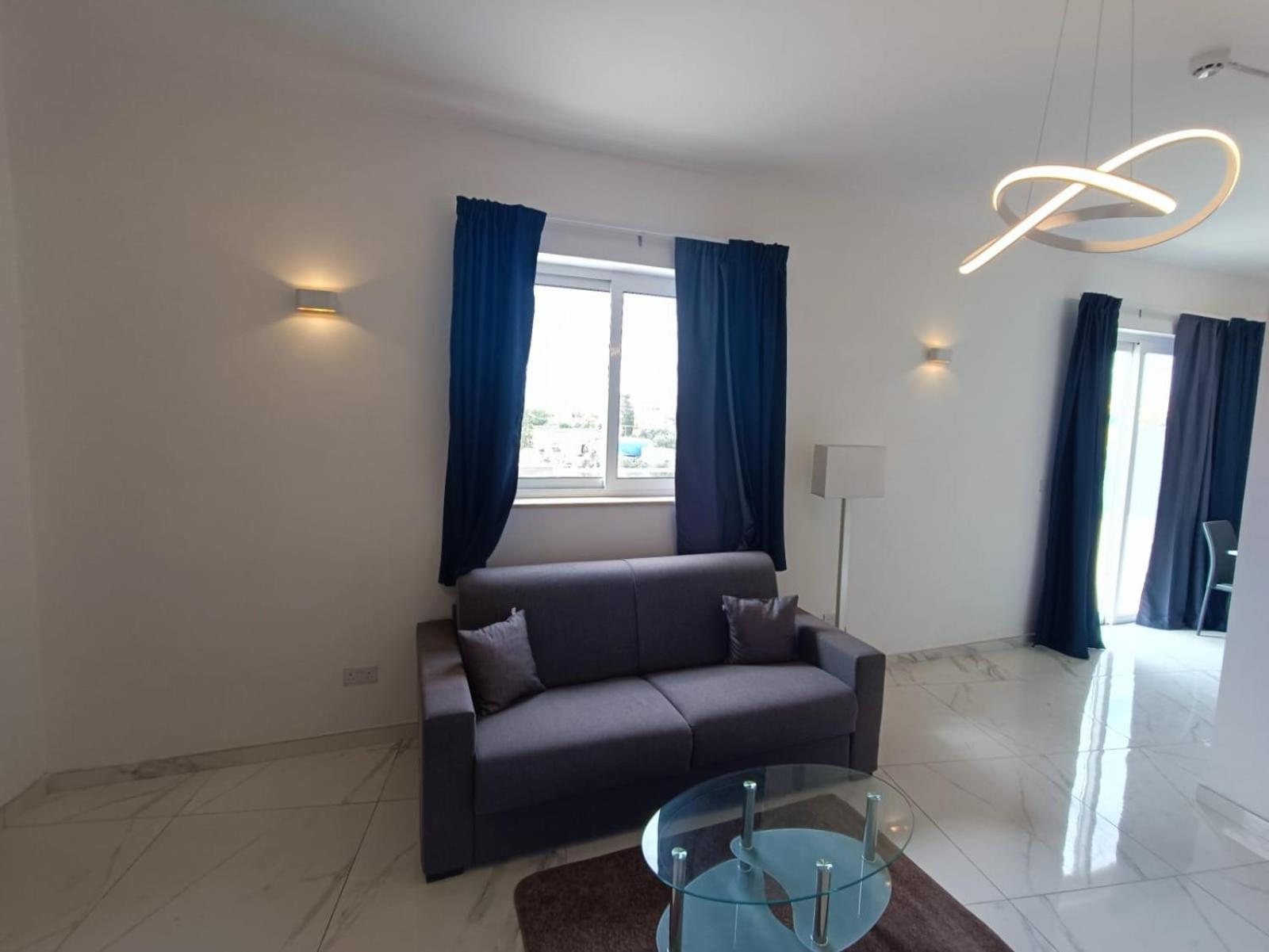 Blu-M Central Qormi Kültér fotó